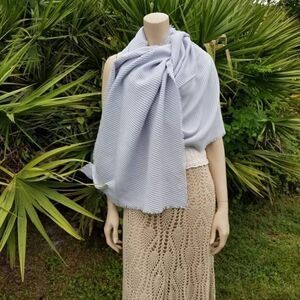 NWOT COLLECTION EIGHTEEN Gray Rippled Acrylic & Nylon Scarf 26 x 82 inches